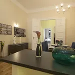 Vaci 12 *