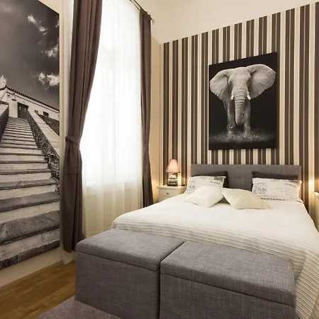 Appartement Vaci 12 *