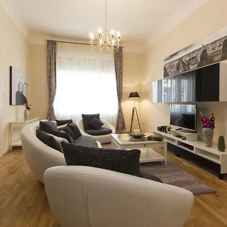 Appartement Vaci 12 *