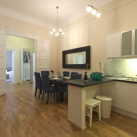 Appartement Vaci 12 *