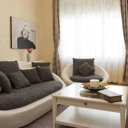 Appartamento Vaci 12 *